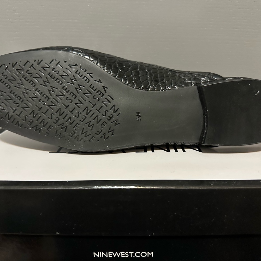 NEW! Nine West Women’s Black Croc-Embossed Mules - Picture 6 of 7